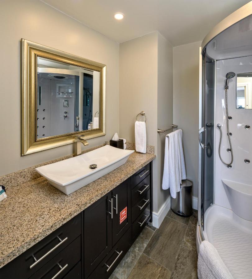 Above The Beach Guest Suites Penticton Kültér fotó