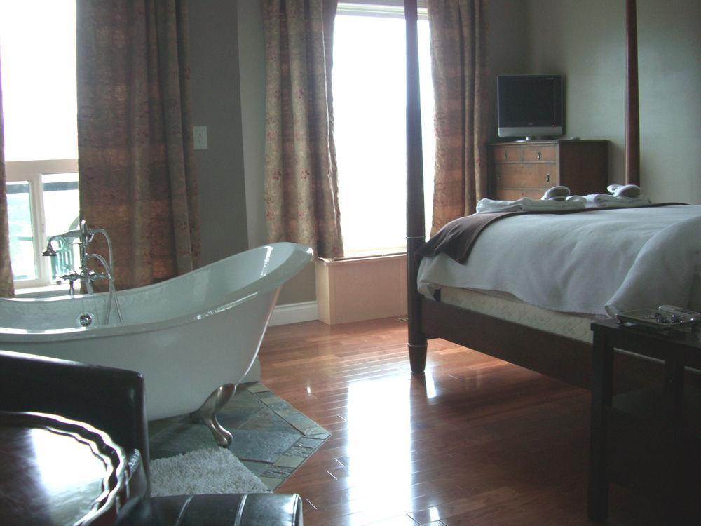 Above The Beach Guest Suites Penticton Kültér fotó